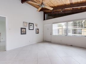 450 Briarwood Cir 2, Hollywood FL 33024