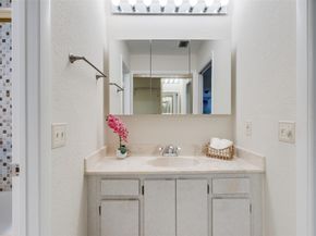 450 Briarwood Cir 2, Hollywood FL 33024