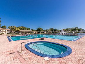 450 Briarwood Cir 2, Hollywood FL 33024