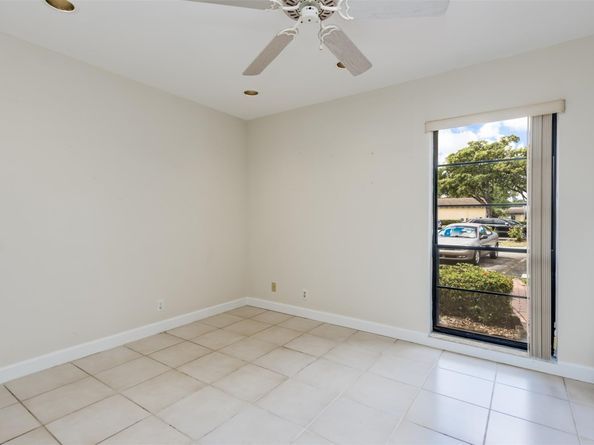 450 Briarwood Cir 2, Hollywood FL 33024