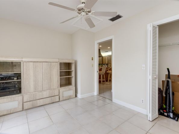 450 Briarwood Cir 2, Hollywood FL 33024