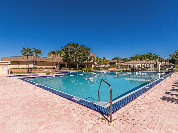 450 Briarwood Cir 2, Hollywood FL 33024