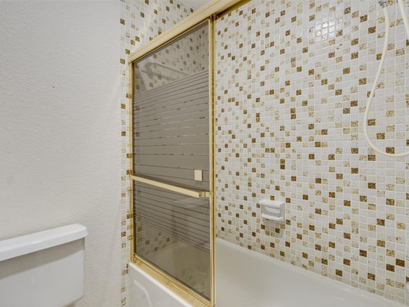 450 Briarwood Cir 2, Hollywood FL 33024