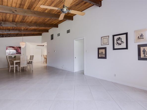 450 Briarwood Cir 2, Hollywood FL 33024