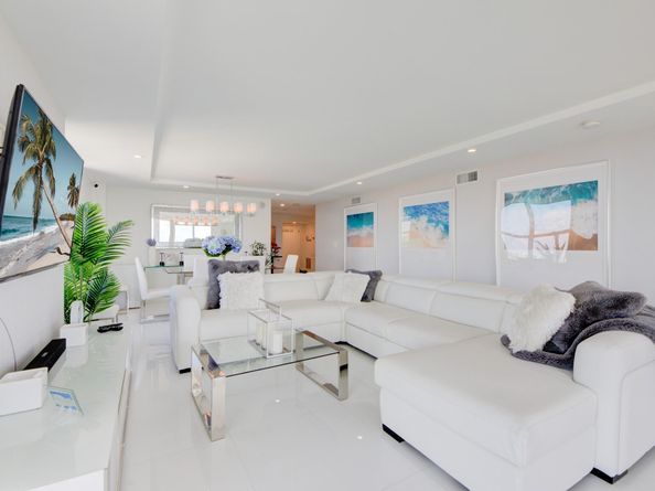 1 Las Olas Circle 1102, Fort Lauderdale FL 33316