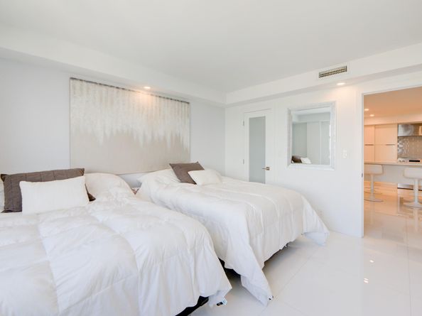 1 Las Olas Circle 1102, Fort Lauderdale FL 33316