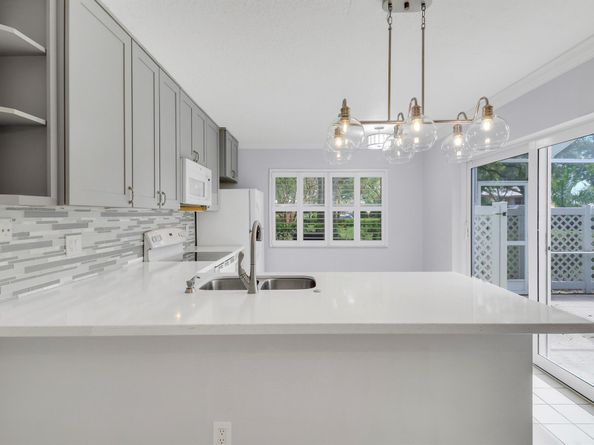 1903 Stratford Way, West Palm Beach FL 33409