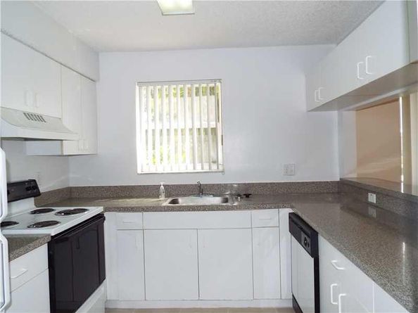 741 N Pine Island Rd 214, Plantation FL 33324