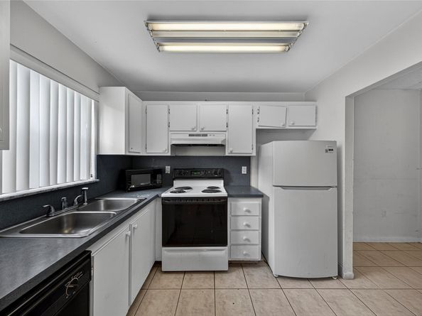 809 W Oakland Park Blvd J5, Oakland Park FL 33311