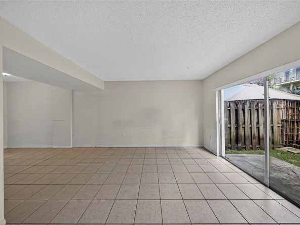 809 W Oakland Park Blvd J5, Oakland Park FL 33311