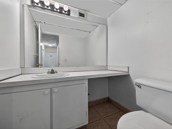 809 W Oakland Park Blvd J5, Oakland Park FL 33311