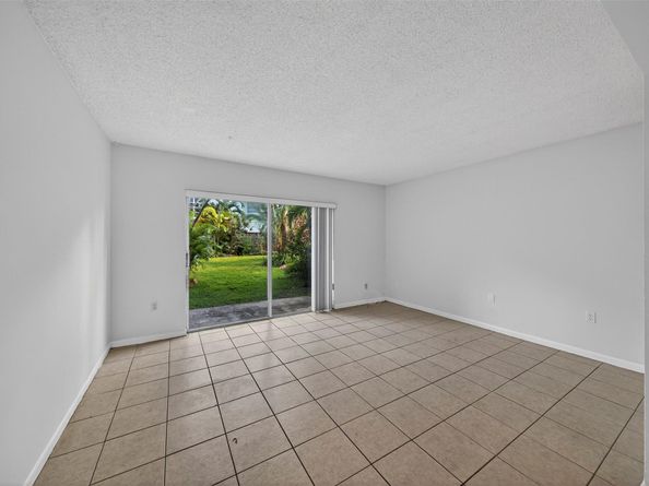 809 W Oakland Park Blvd J5, Oakland Park FL 33311