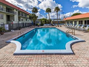 809 W Oakland Park Blvd J5, Oakland Park FL 33311