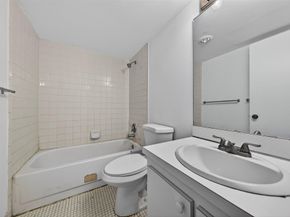 809 W Oakland Park Blvd J5, Oakland Park FL 33311