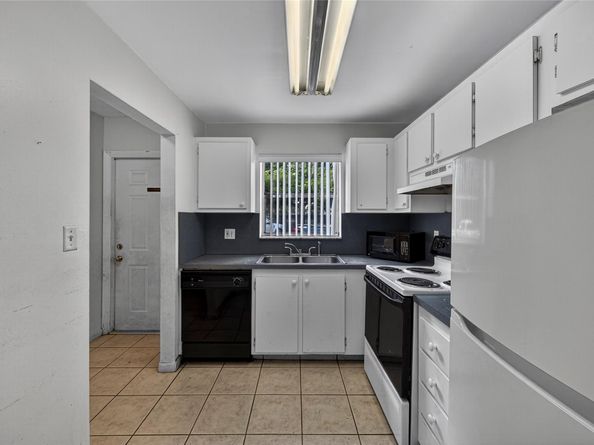 809 W Oakland Park Blvd J5, Oakland Park FL 33311