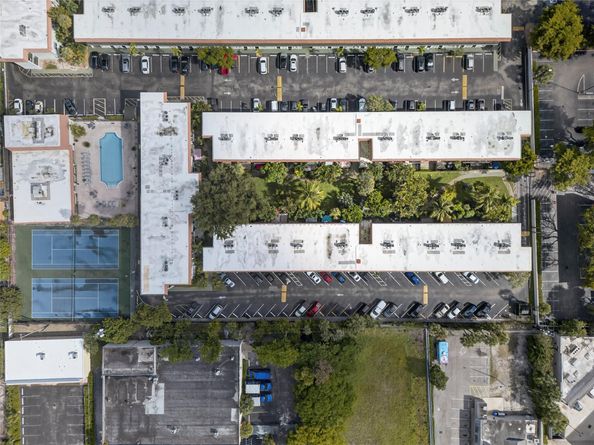 809 W Oakland Park Blvd J5, Oakland Park FL 33311