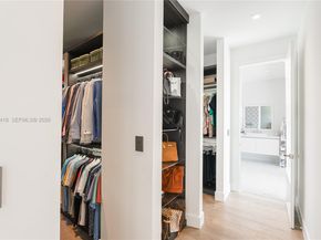 Undisclosed Address #A11918418, Weston FL 33326