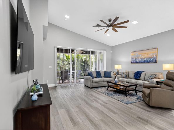 8070 Bellafiore Way, Boynton Beach FL 33472