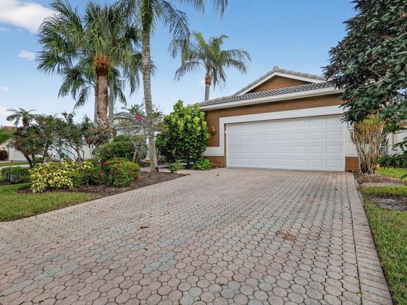 8070 Bellafiore Way, Boynton Beach FL 33472
