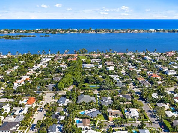 5402 Canyon Trail, West Palm Beach FL 33405