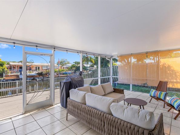 1310 SW 57th Ave, Plantation FL 33317