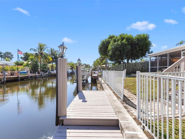 1310 SW 57th Ave, Plantation FL 33317