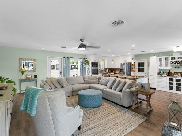 1310 SW 57th Ave, Plantation FL 33317