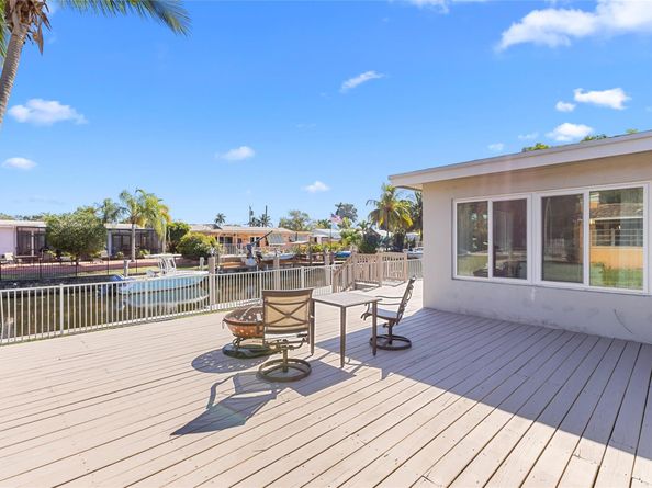 1310 SW 57th Ave, Plantation FL 33317