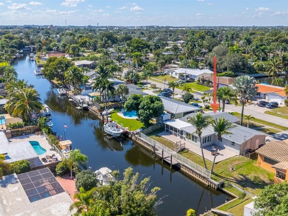 1310 SW 57th Ave, Plantation FL 33317