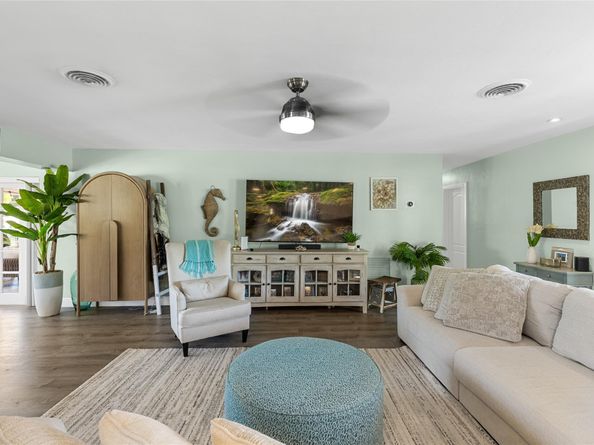 1310 SW 57th Ave, Plantation FL 33317