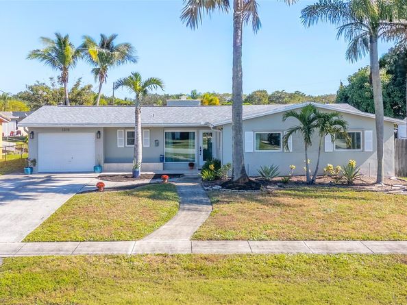 1310 SW 57th Ave, Plantation FL 33317