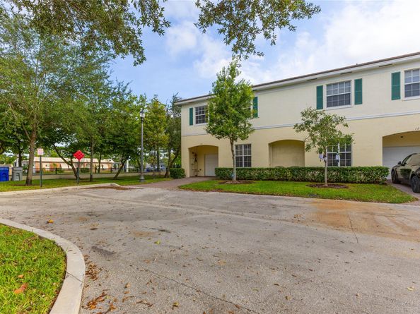 122 SW 7th Ct 122, Pompano Beach FL 33060
