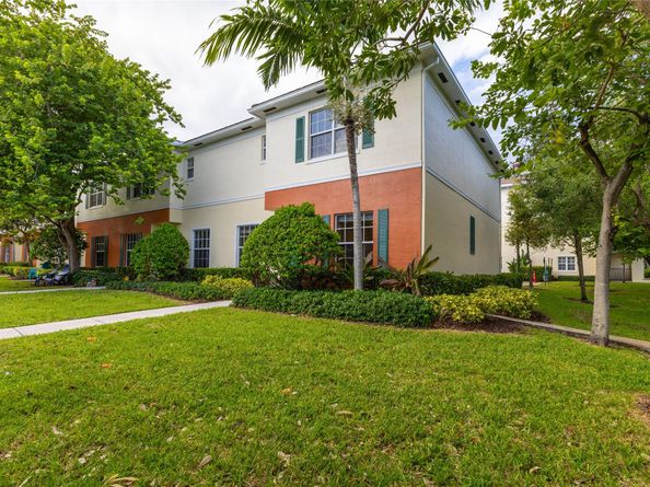 122 SW 7th Ct 122, Pompano Beach FL 33060