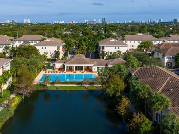 122 SW 7th Ct 122, Pompano Beach FL 33060