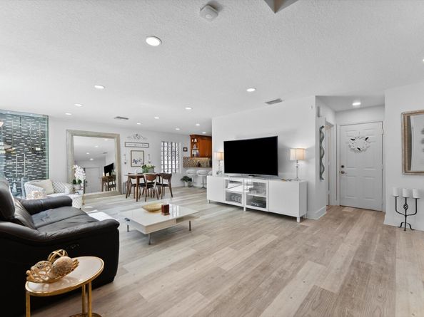 1701 NW 107th Terrace, Plantation FL 33322