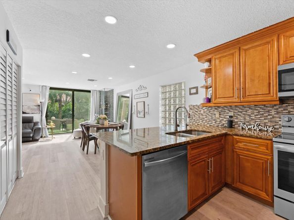 1701 NW 107th Terrace, Plantation FL 33322