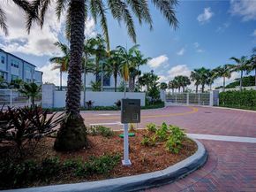 2900 NE 12th Ter 17, Oakland Park FL 33334