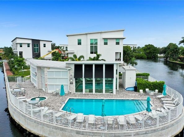 2900 NE 12th Ter 17, Oakland Park FL 33334