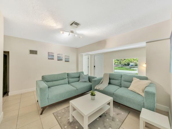 1412 NE 25th Ct, Pompano Beach FL 33064