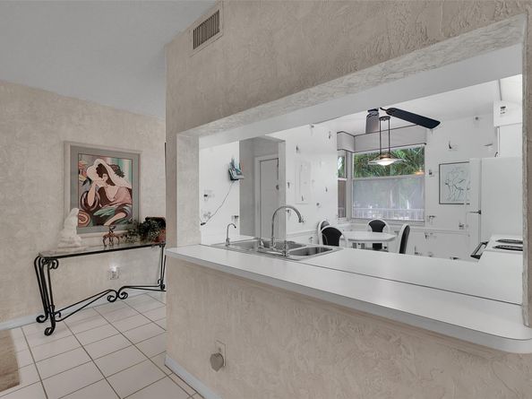 10368 NW 24th Pl 204, Sunrise FL 33322