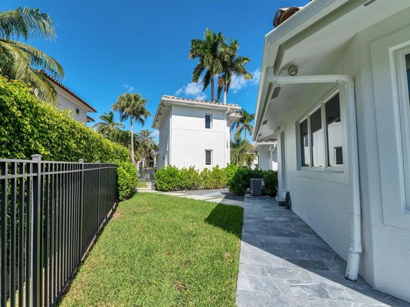 2520 Laguna Ter, Fort Lauderdale FL 33316