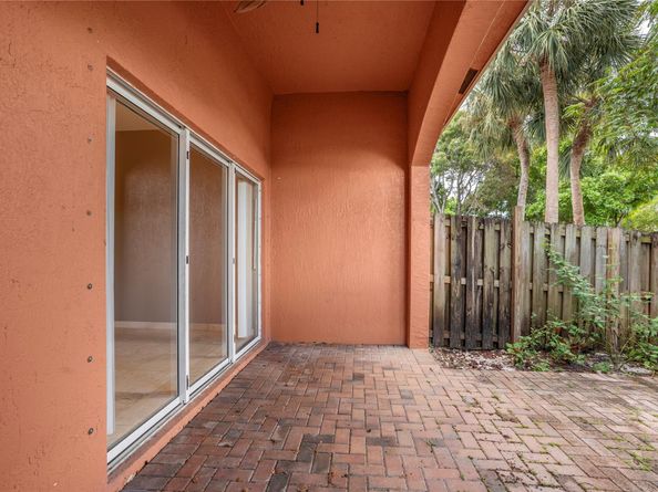 1160 NW 100th Ave 1160, Pembroke Pines FL 33024