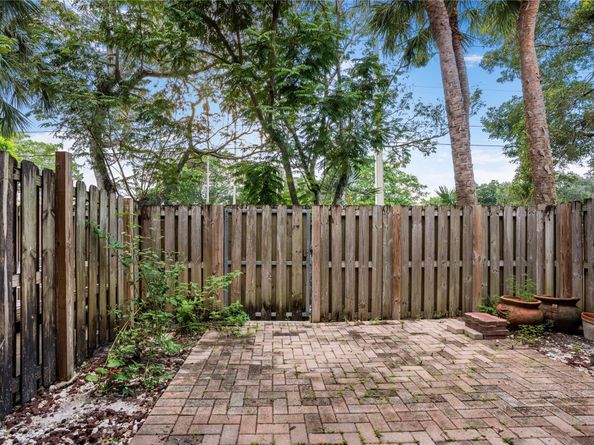 1160 NW 100th Ave 1160, Pembroke Pines FL 33024