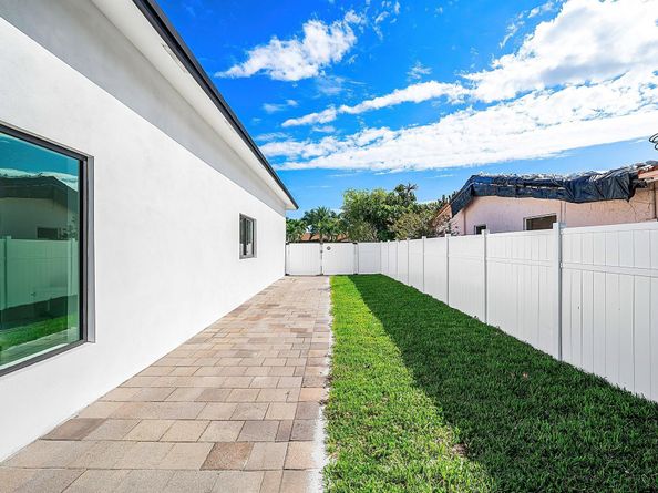 3361 NE 4th Avenue, Boca Raton FL 33431