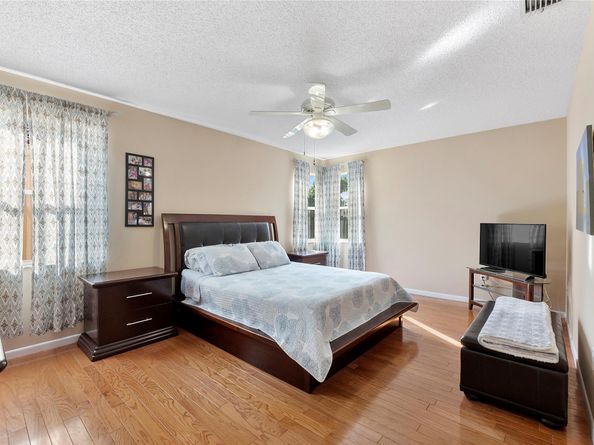 659 NW 88th Dr, Coral Springs FL 33071