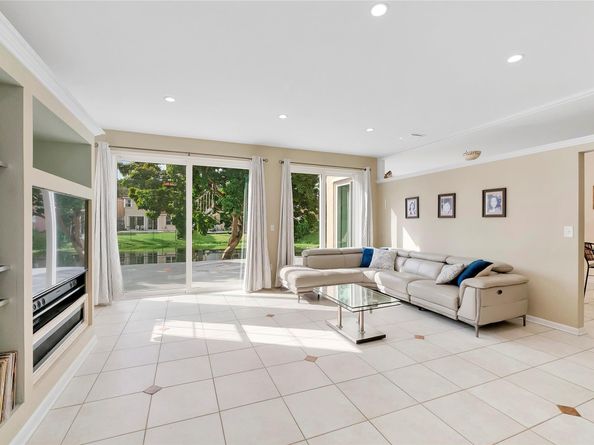 659 NW 88th Dr, Coral Springs FL 33071