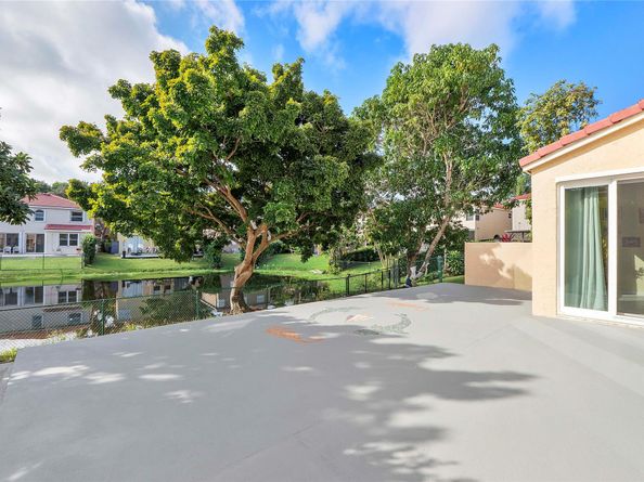 659 NW 88th Dr, Coral Springs FL 33071