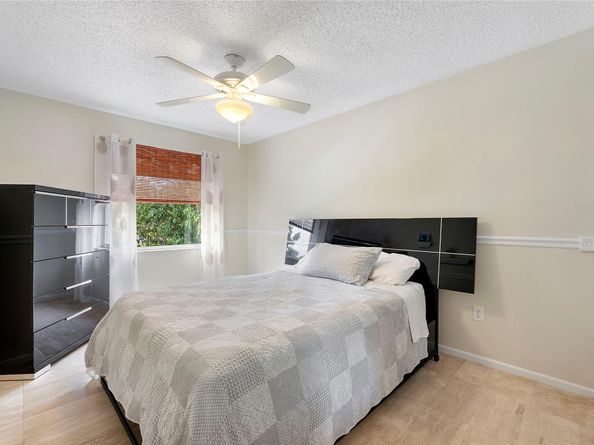 659 NW 88th Dr, Coral Springs FL 33071