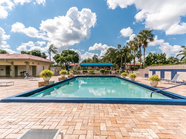 8535 Casa Del Lago 37e, Boca Raton FL 33433