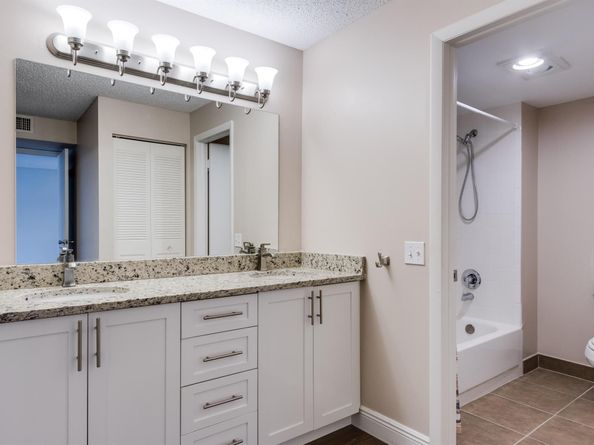 8535 Casa Del Lago 37e, Boca Raton FL 33433